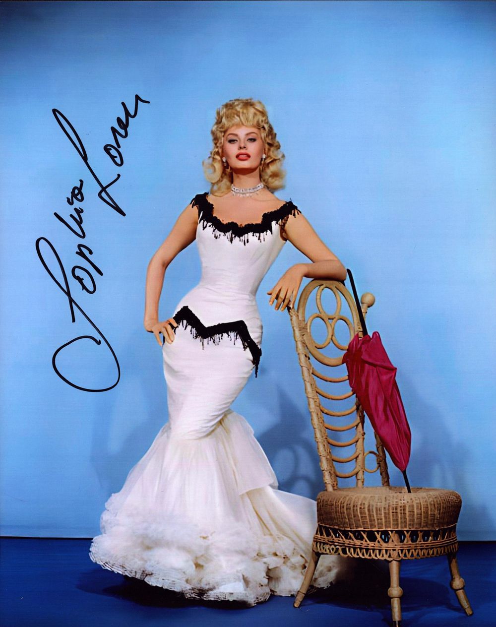 Lot 186: Sophia Loren signed 10x8inch colour photo. Good condition....