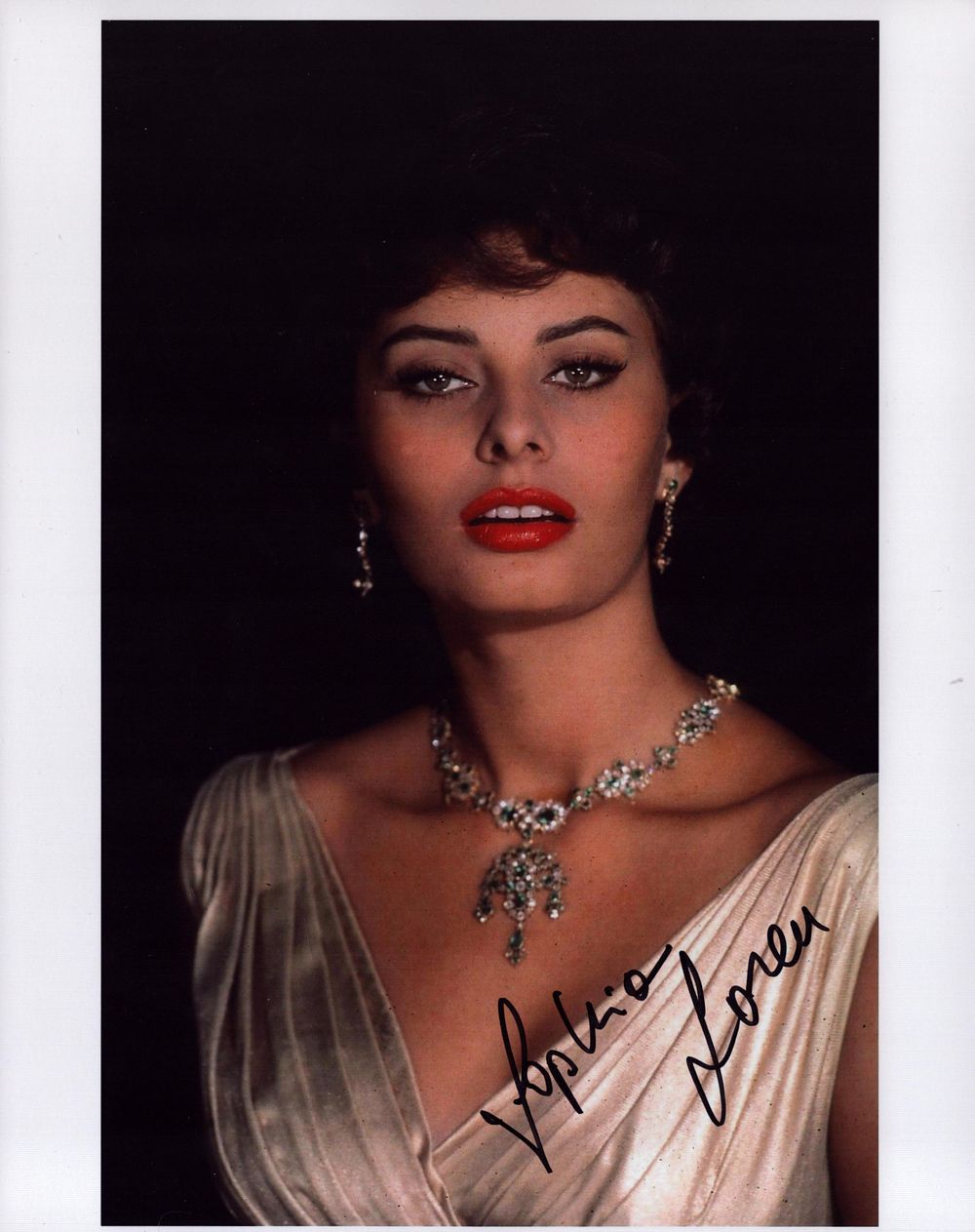 Lot 188: Sophia Loren signed 10x8inch colour photo. Good condition....