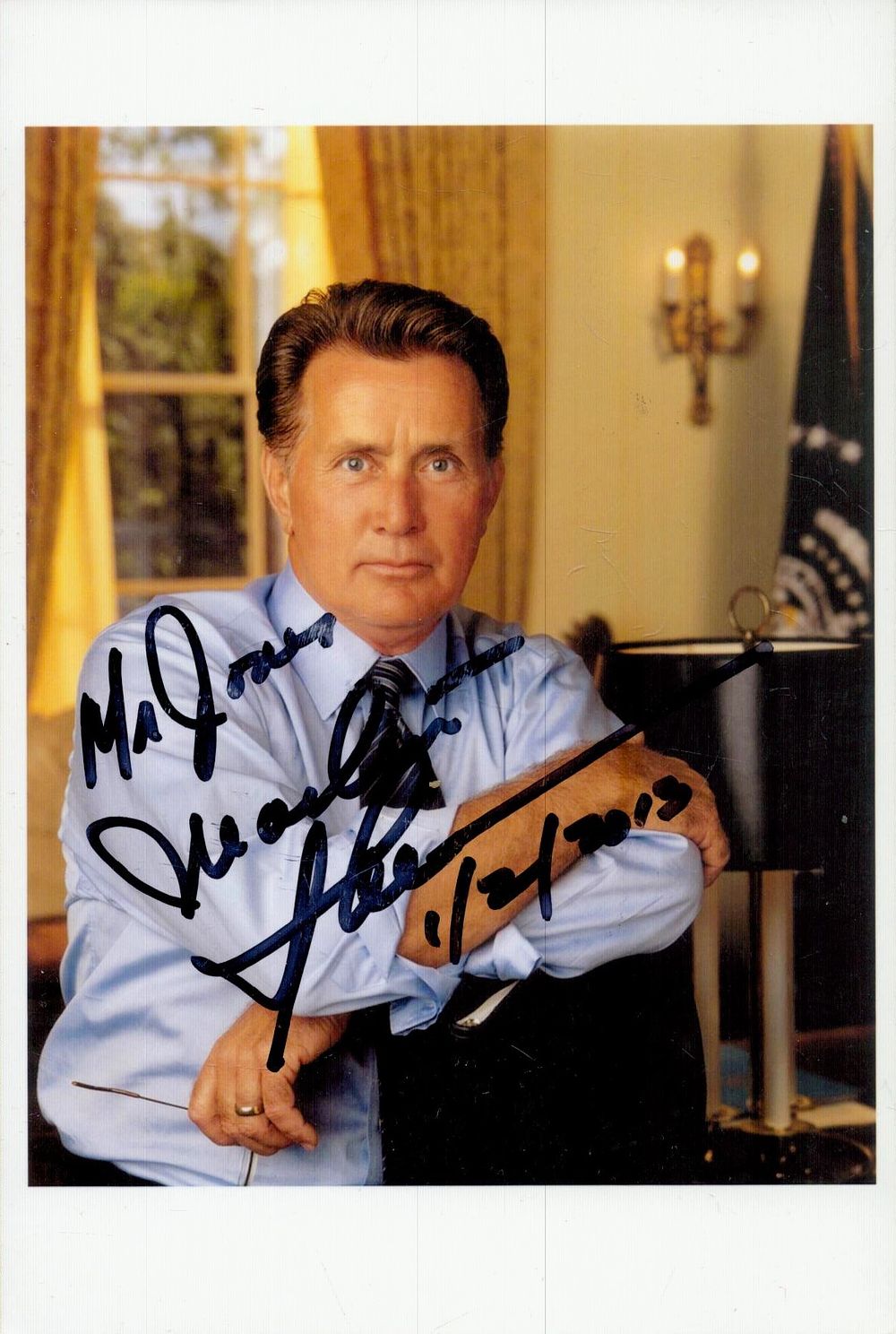 Lot 205: Martin Sheen signed 6x4inch colour photo. Good condition....