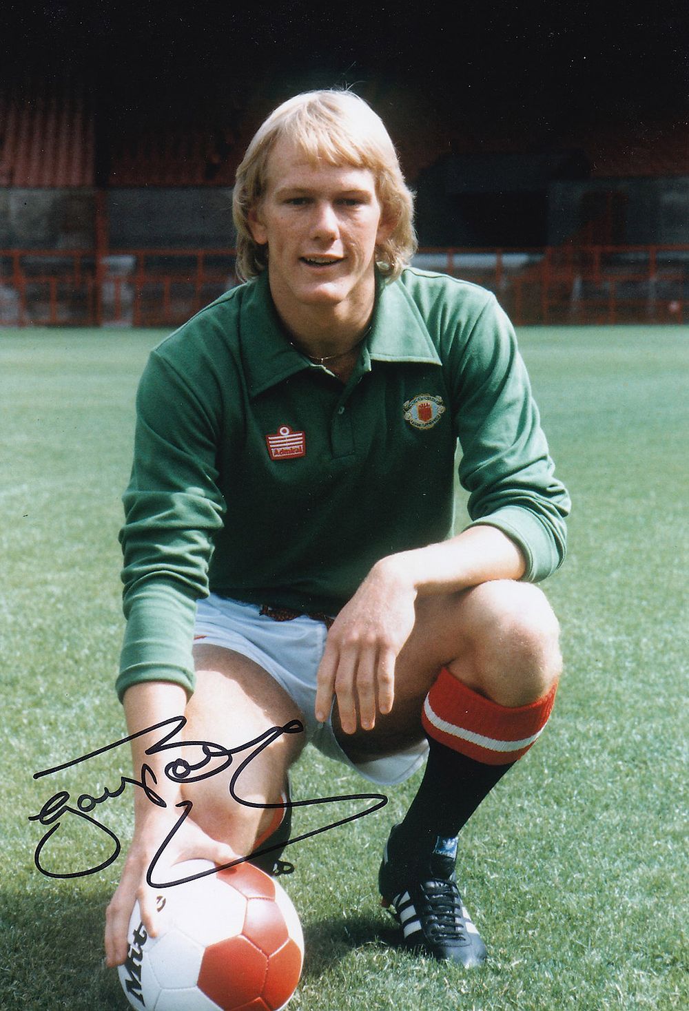 Lot 261: Autographed GARY BAILEY 12 x 8 photo :...