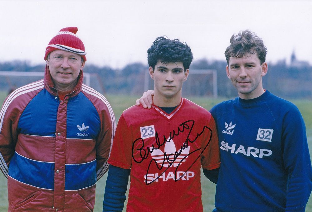 Lot 267: Autographed GIULIANO MAIORANA 12 x 8 photo :...