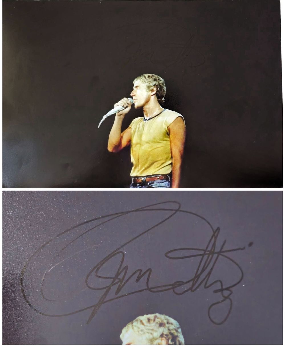Lot 340: Roger Daltrey signed 12x8 inch colour photo. Good...