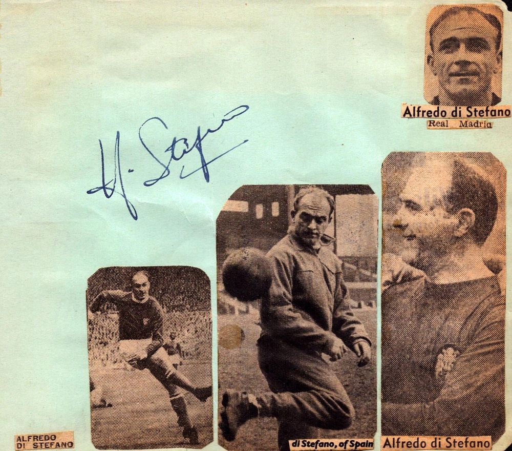 Lot 199: Alfredo Di Stefano signed 6x5 inch album page...