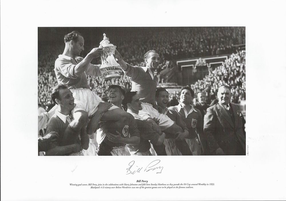 Lot 381: Football. Bill Perry Signed 11x8 black and white...