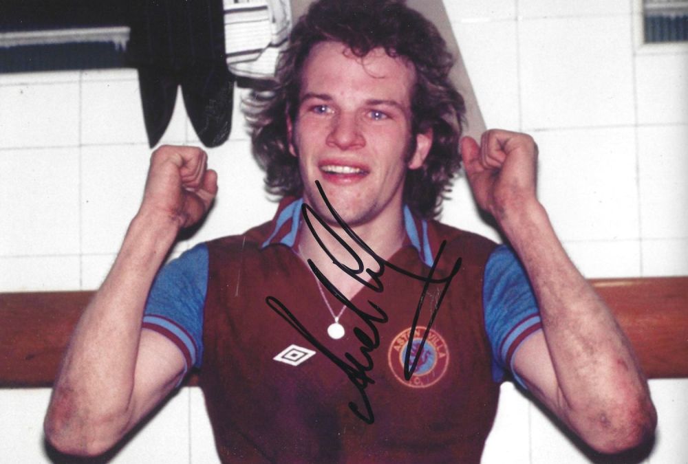 Lot 198: Football Andy Gray (Aston Villa) Signed 12x8 Colour...