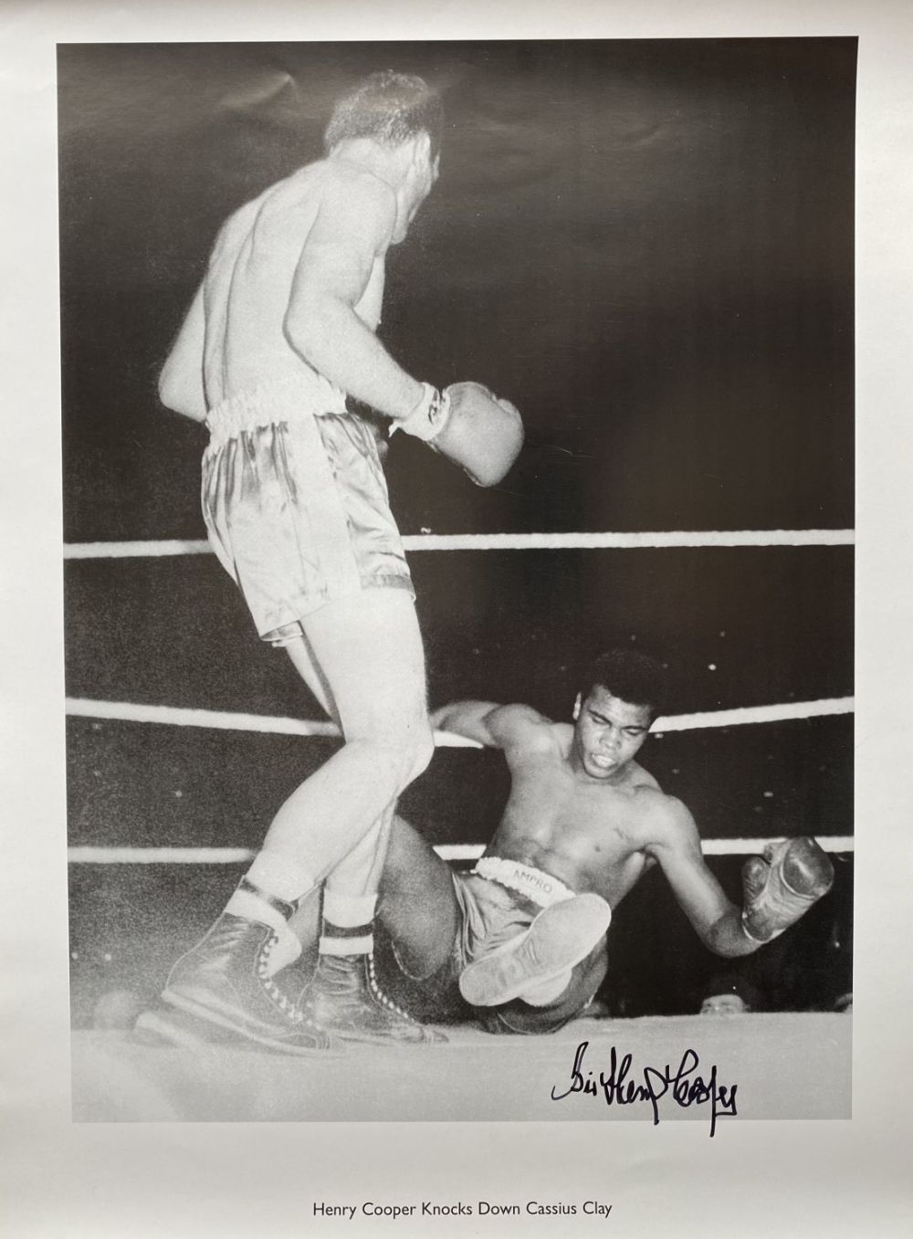 Lot 267: Boxing Legend Sir Henry Cooper Signed 20x14 Black...