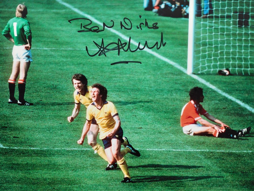 Lot 352: Football Alan Sunderland signed 16x12 colour photo pictured...