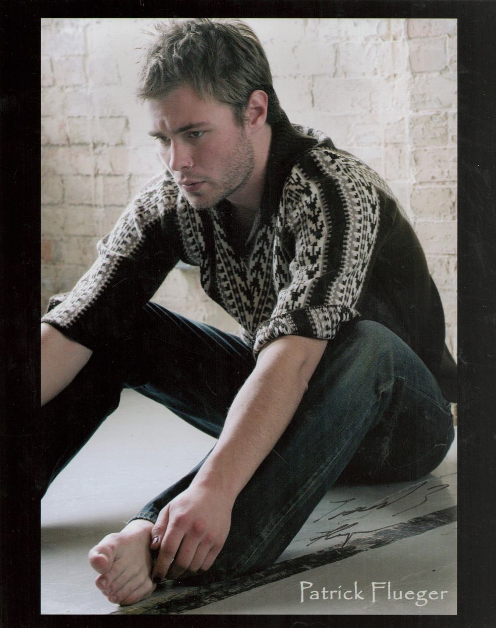Lot 239: Patrick Flueger signed 10x8 Inch promo colour photo,...