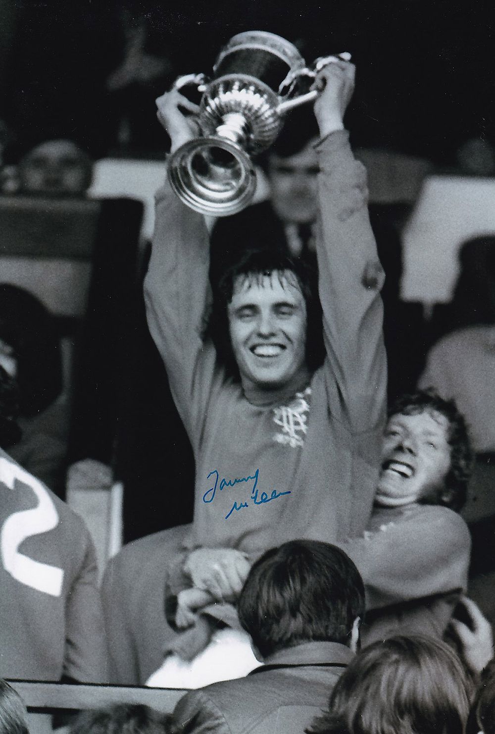 Lot 261: Autographed TOMMY McLEAN 12 x 8 photo :...