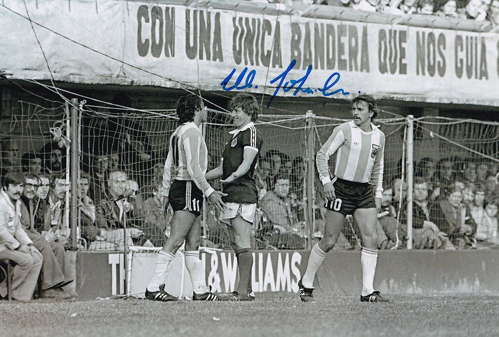 Lot 268: Autographed WILLIE JOHNSTON 12 x 8 photo :...