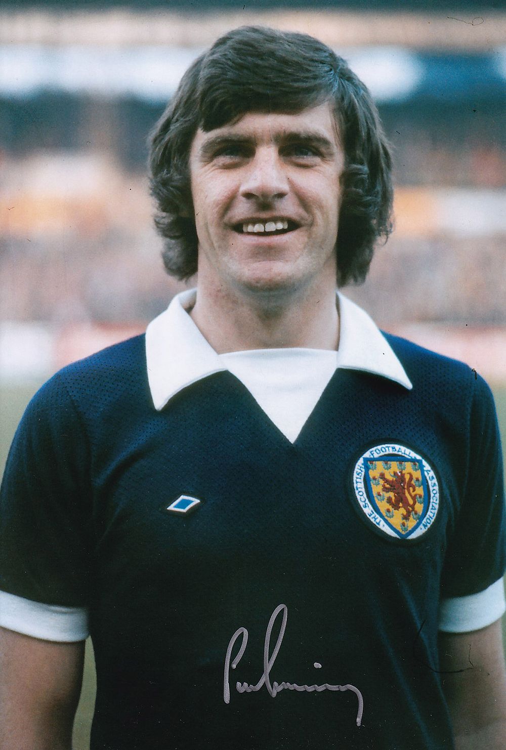 Lot 270: Autographed PETER LORIMER 12 x 8 photo :...