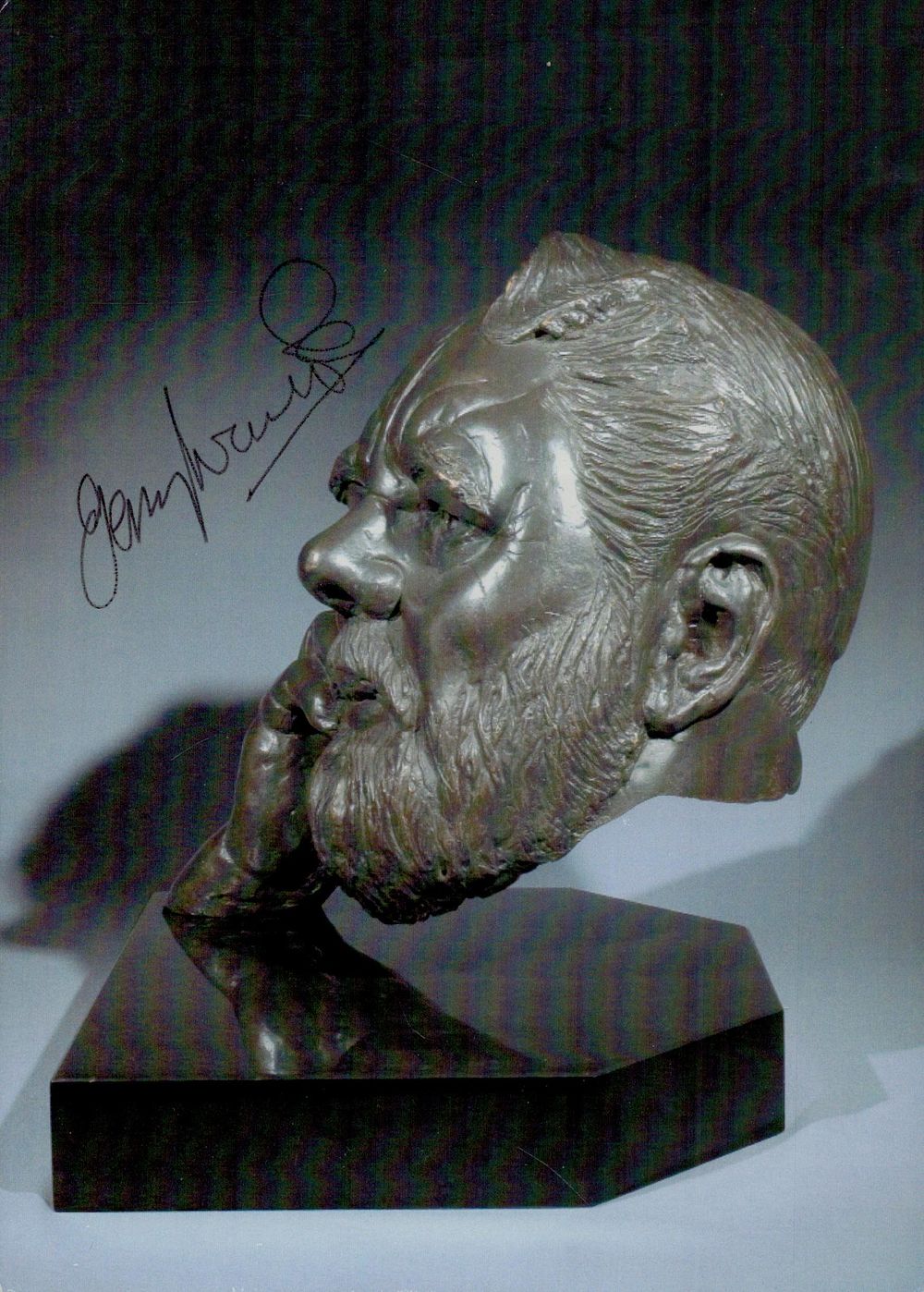 Lot 547: Terry Waite signed 8x6inch colour postcard. Good condition....