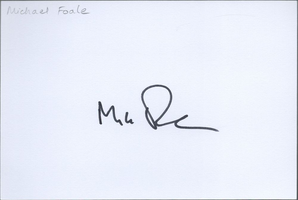Lot 614: Michael Foale signed 6x4inch white card. Good condition....