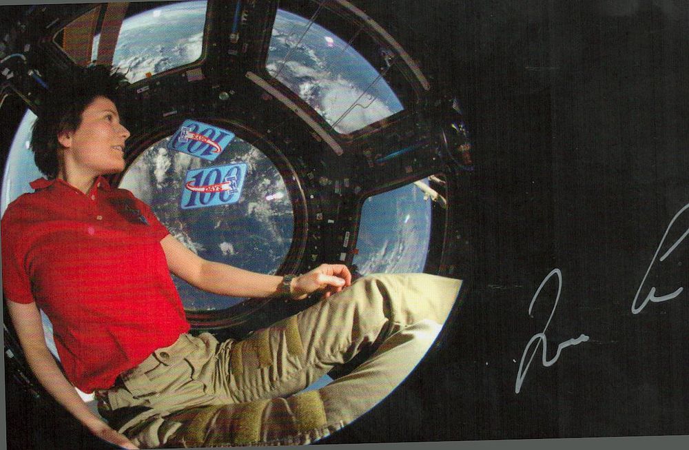Lot 615: Samantha Cristoforetti signed 6x4inch colour promo photo. Good...