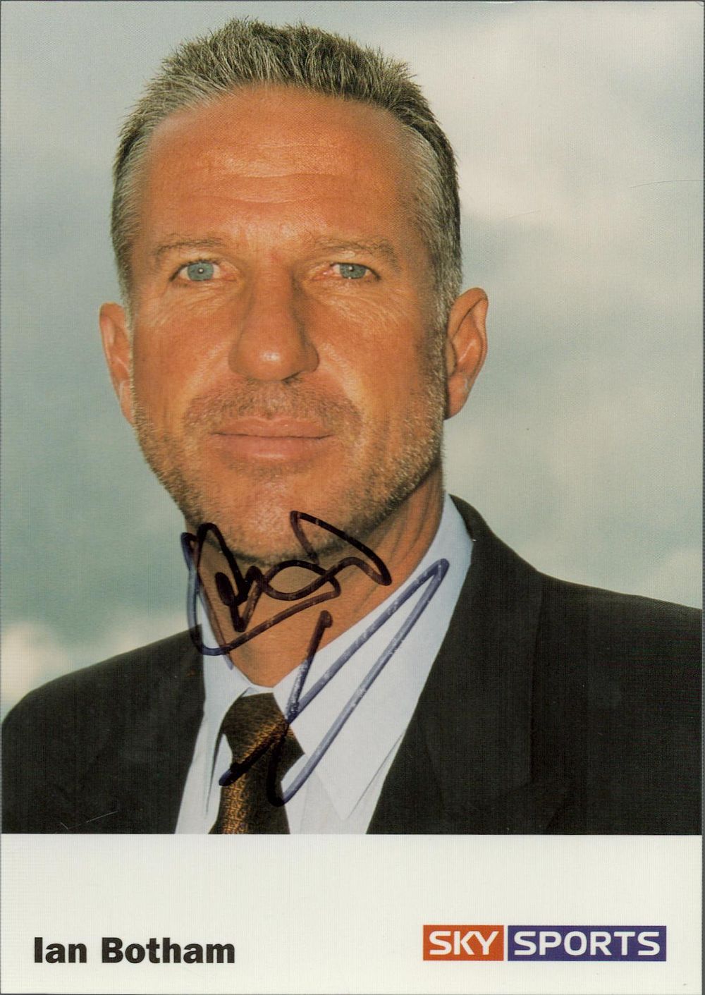 Lot 656: Ian Botham signed 6x4inch colour promo photo. Good...