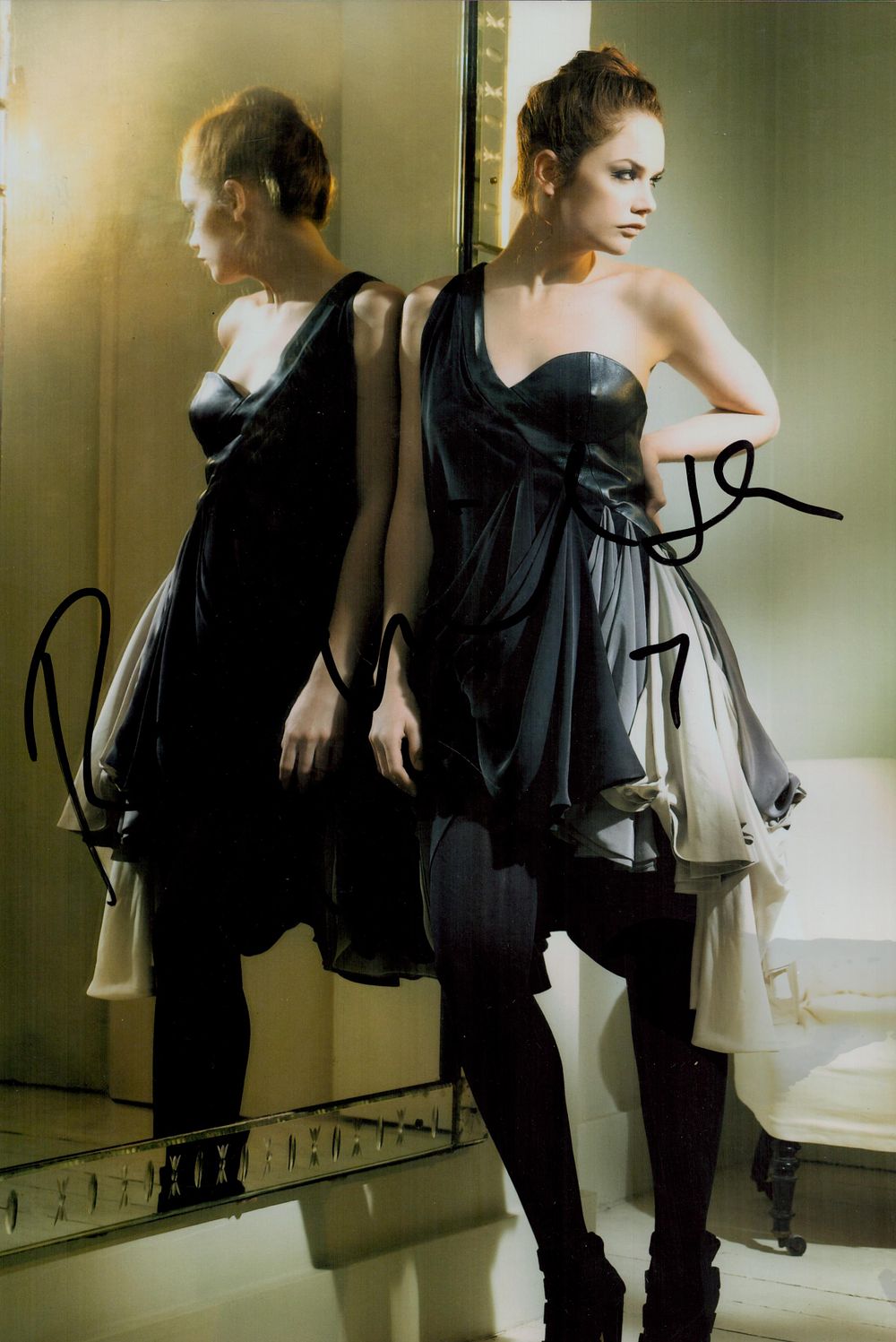 Lot 667: Rita Wilson signed 12x8inch colour photo. Good condition....