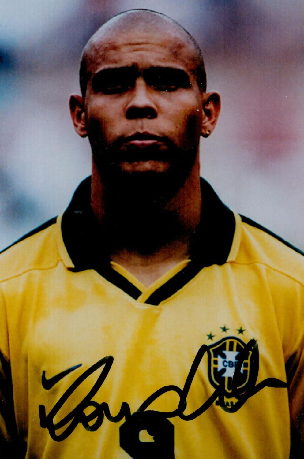 Lot 751: Sport Ronaldo signed 6x4 colour photo. Ronaldo Luís...