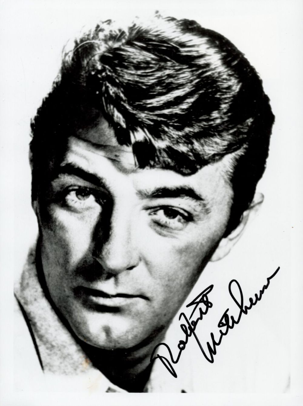 Lot 764: TV Film Robert Mitchum signed 10x7 black and...