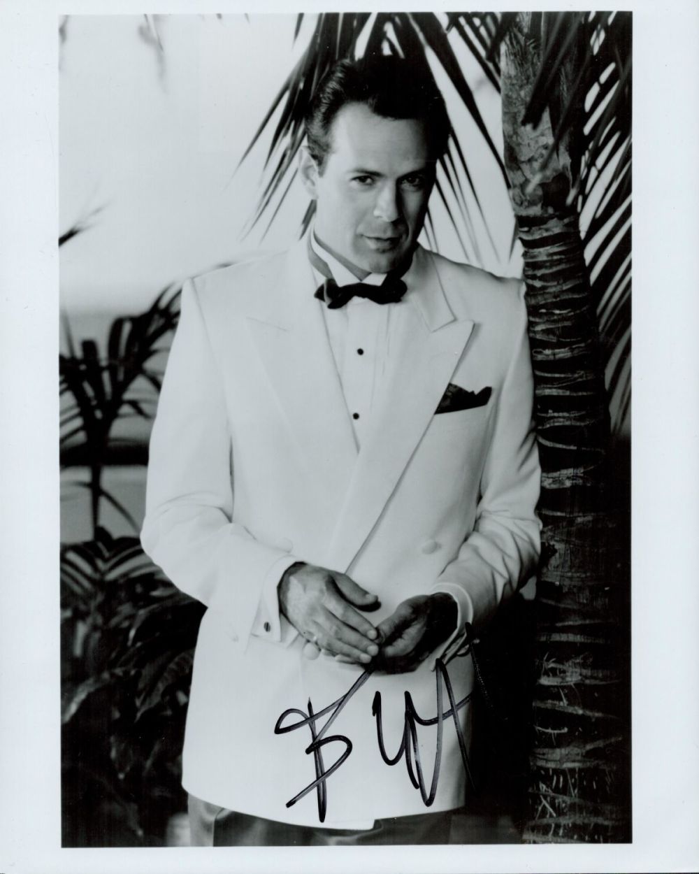 Lot 769: TV Film Bruce Willis signed 10x8 black and...