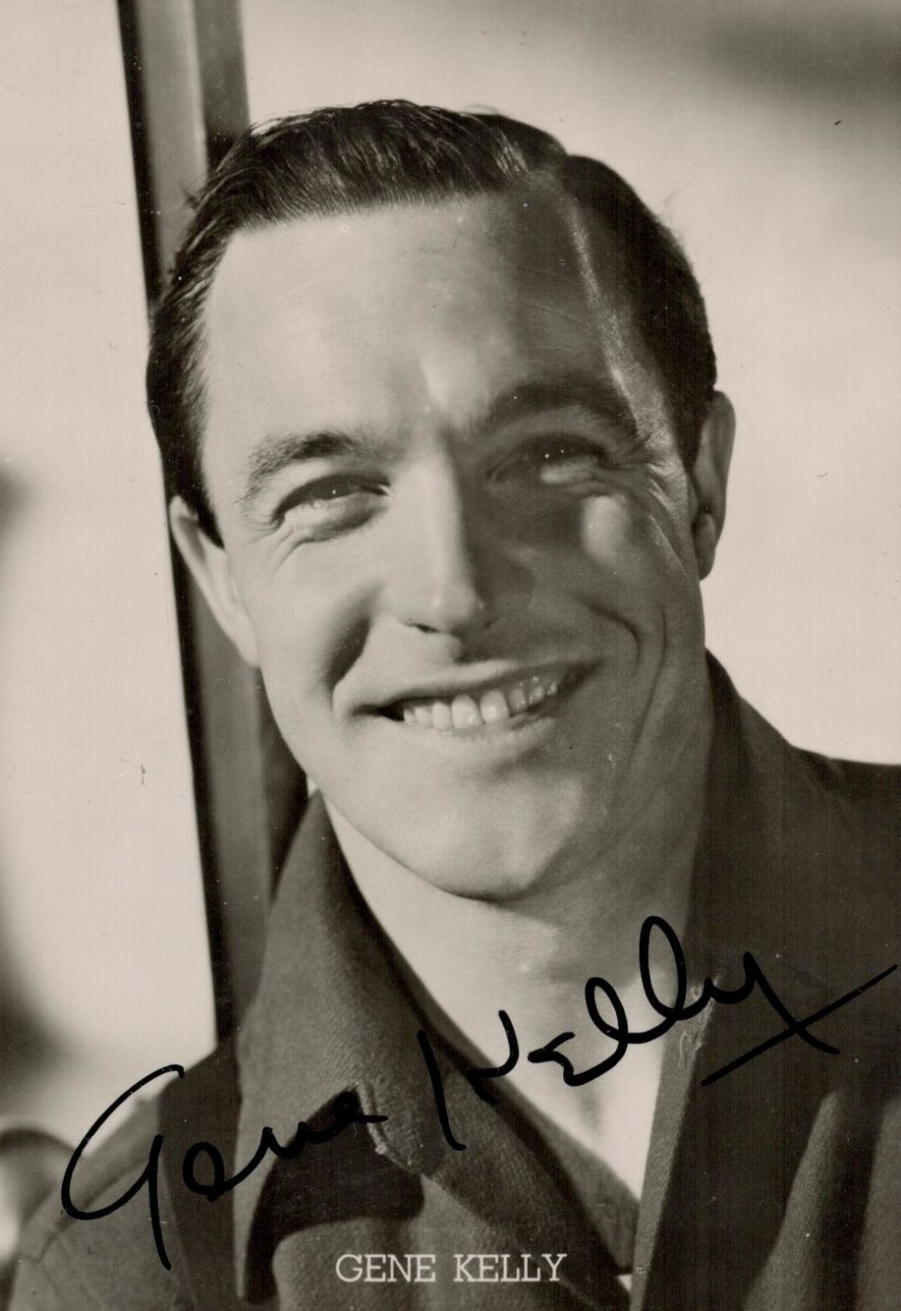 Lot 774: TV Film Gene Kelly signed 5x3 black and...