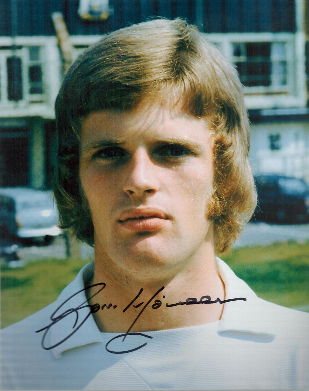 Lot 168: Gordon McQueen signed 10x8 inch colour photo pictured...