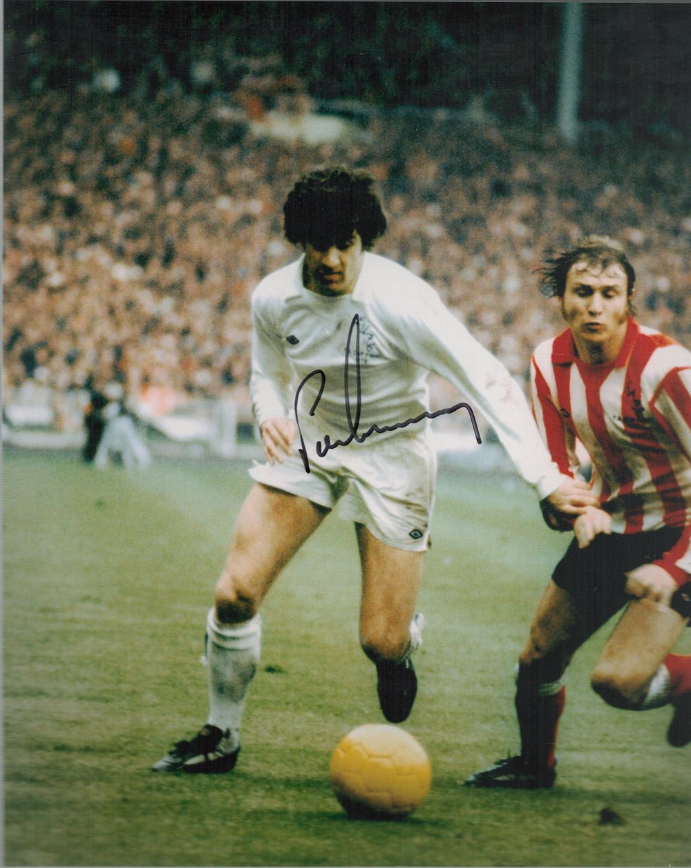 Lot 172: Peter Lorimer signed 10x8 inch colour photo pictured...
