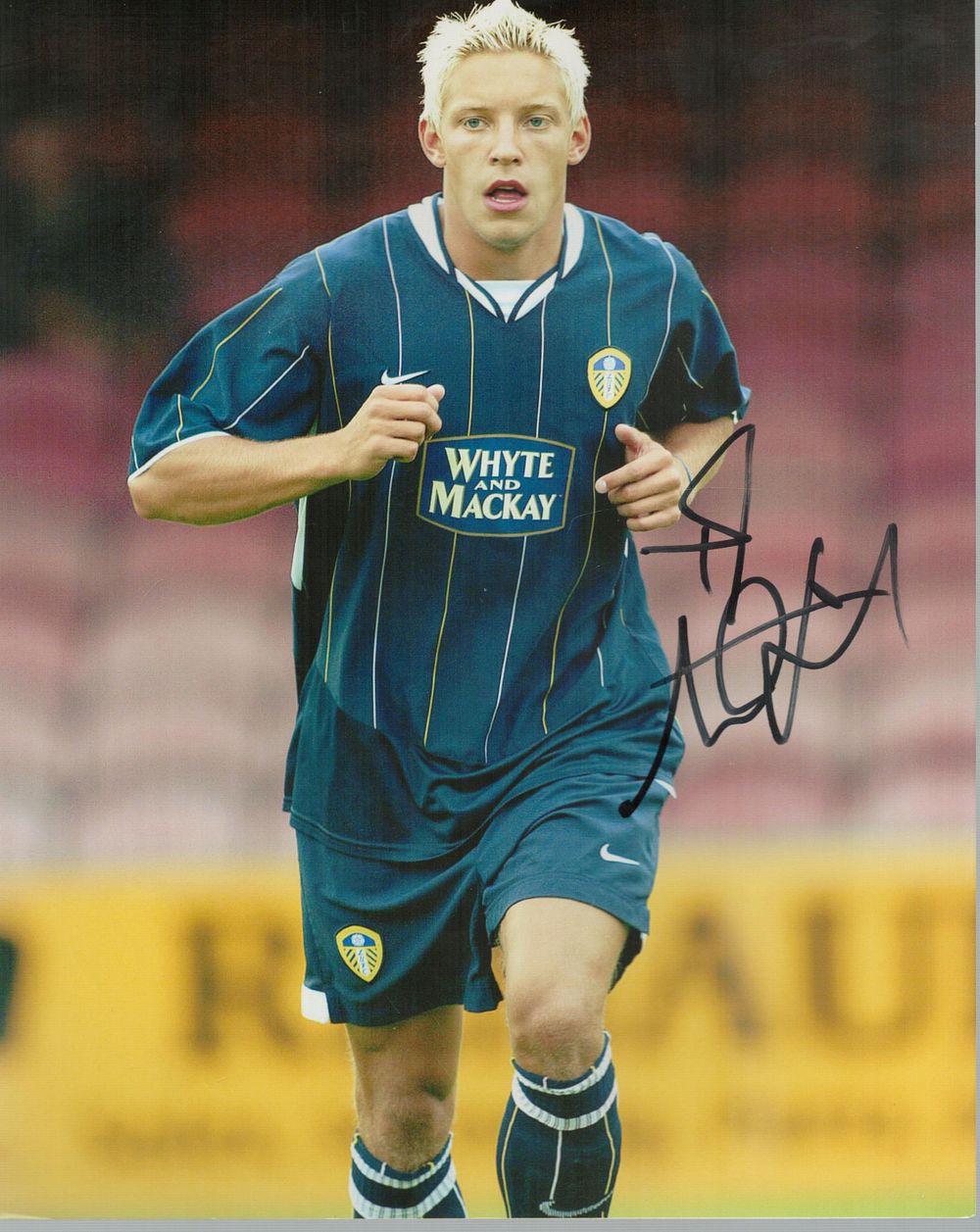 Lot 177: Alan Smith signed 10x8 inch colour photo pictured...