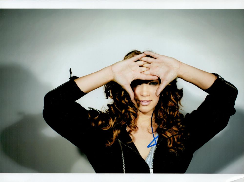 Lot 880: Music Agnes Carlsson signed 12x8 colour photo. Agnes...