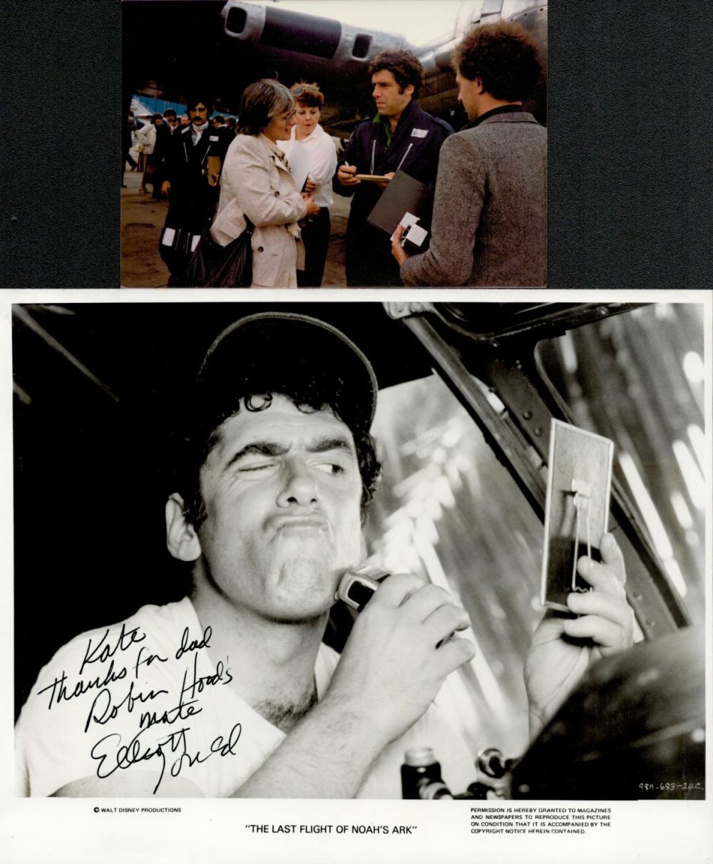 Lot 981: TV Film Elliott Gould signed 10 x 8...