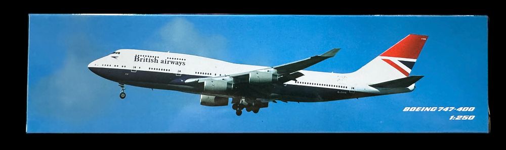 Lot 255: British Airways Boeing 474-400 model plane scale 1:250,...