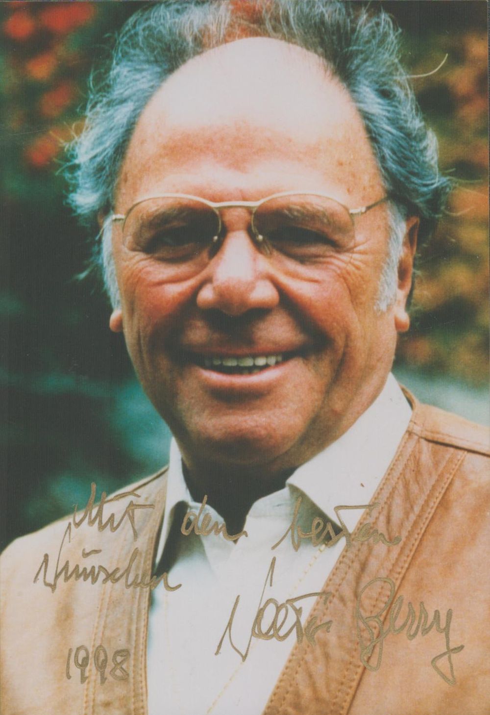 Lot 176: Walter Berry signed colour photo 5x3.5 Inch Was...