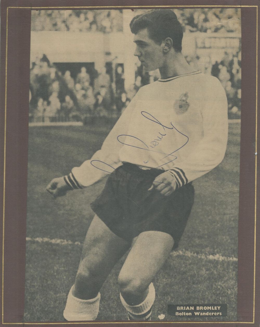 Lot 187: Footballer, Brian Bromley signed magazine cut out page...
