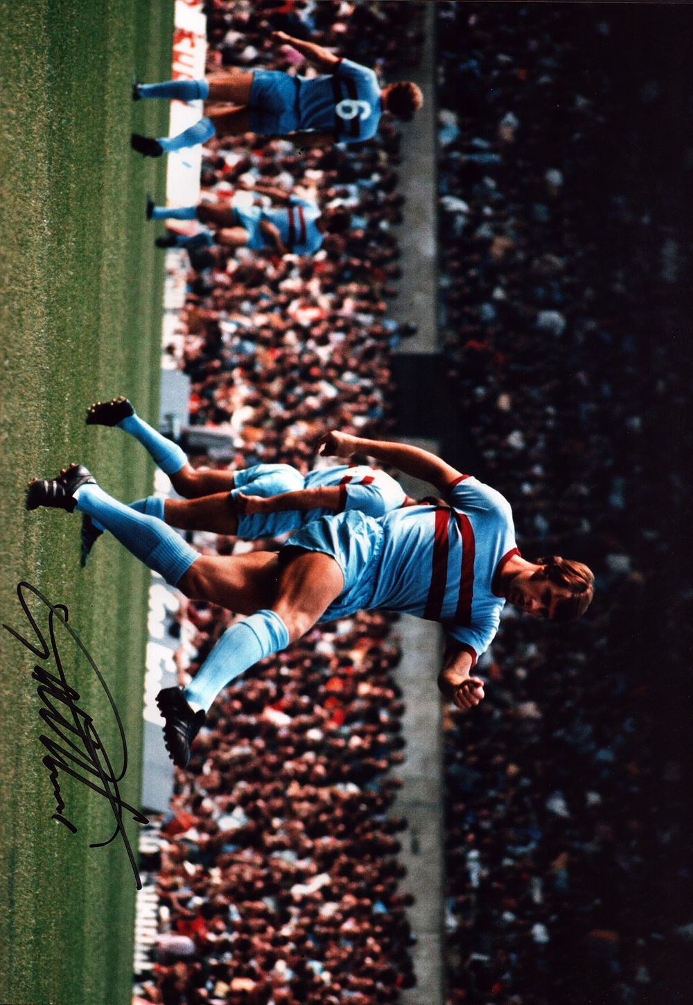 Lot 331: Geoff Hurst signed 16x12inch colour West Ham photo....