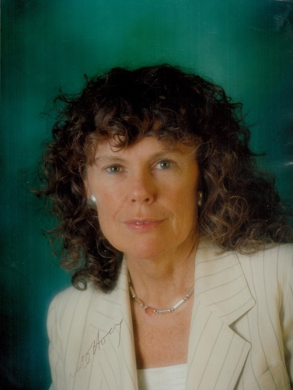 Lot 159: Kate Hoey signed 8x6inch colour photo. Good condition....