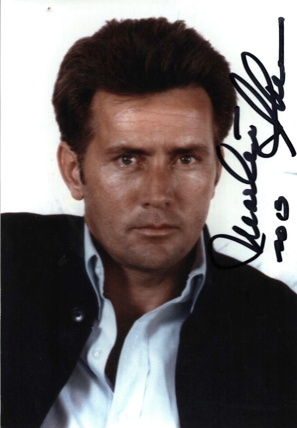 Lot 672: Martin Sheen signed 6x4inch colour photo. Good condition....