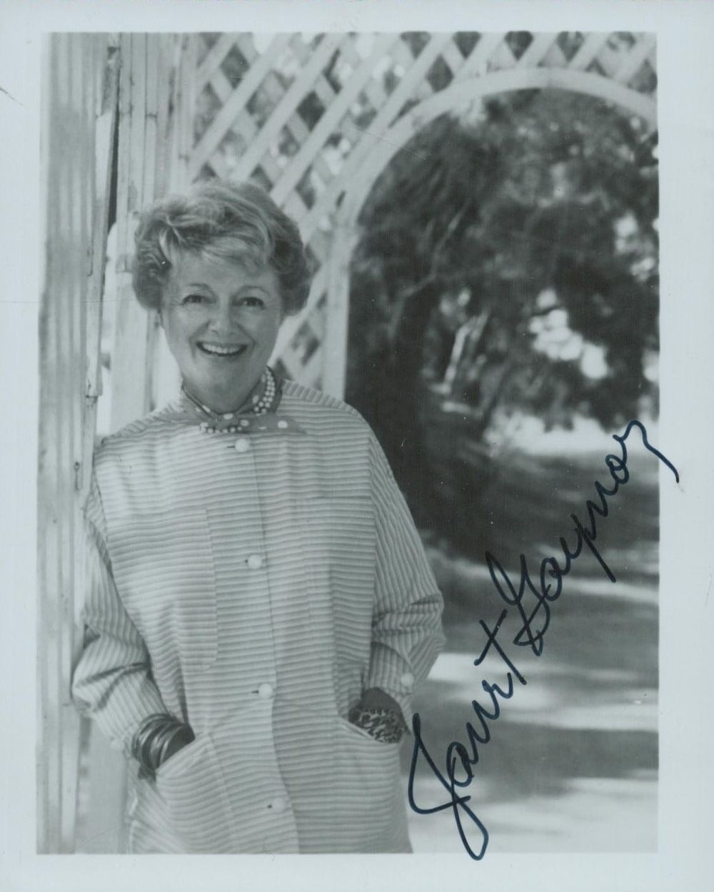 Lot 331: Janet Gaynor signed 5x4inch black and white photo....