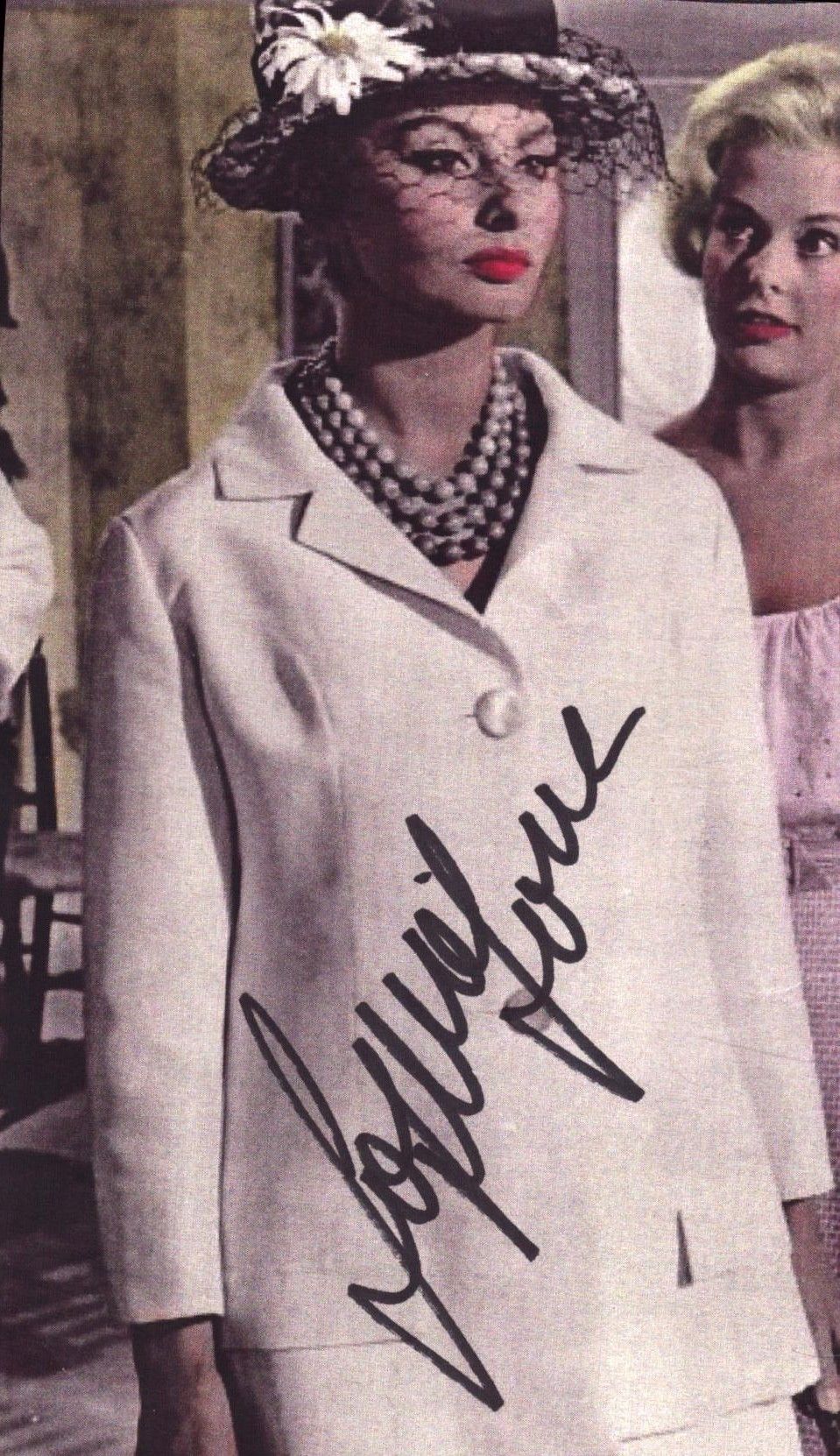Lot 338: Sophia Loren signed 6x4inch black and white photo....
