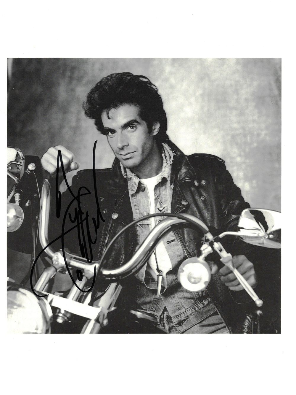 Lot 375: David Copperfield signed 10x8inch black and white photo....