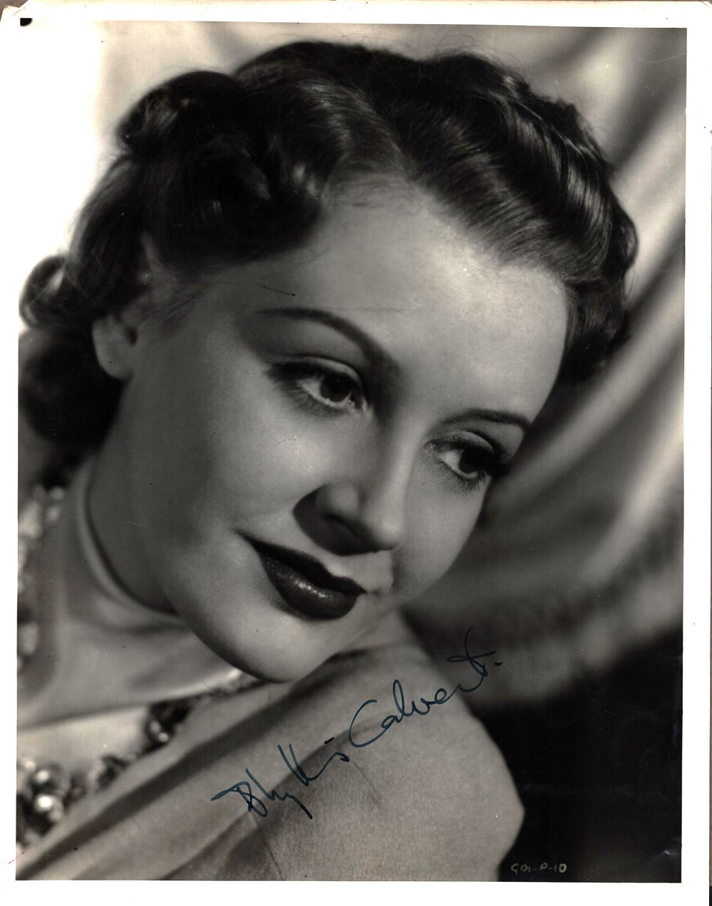 Lot 394: Phyllis Calvert signed 10x8inch black and white photo....