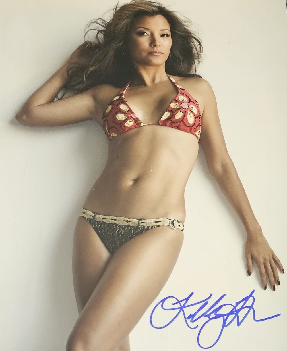 Lot 409: Kelly Hu signed 10x8 inch colour photo. Good...