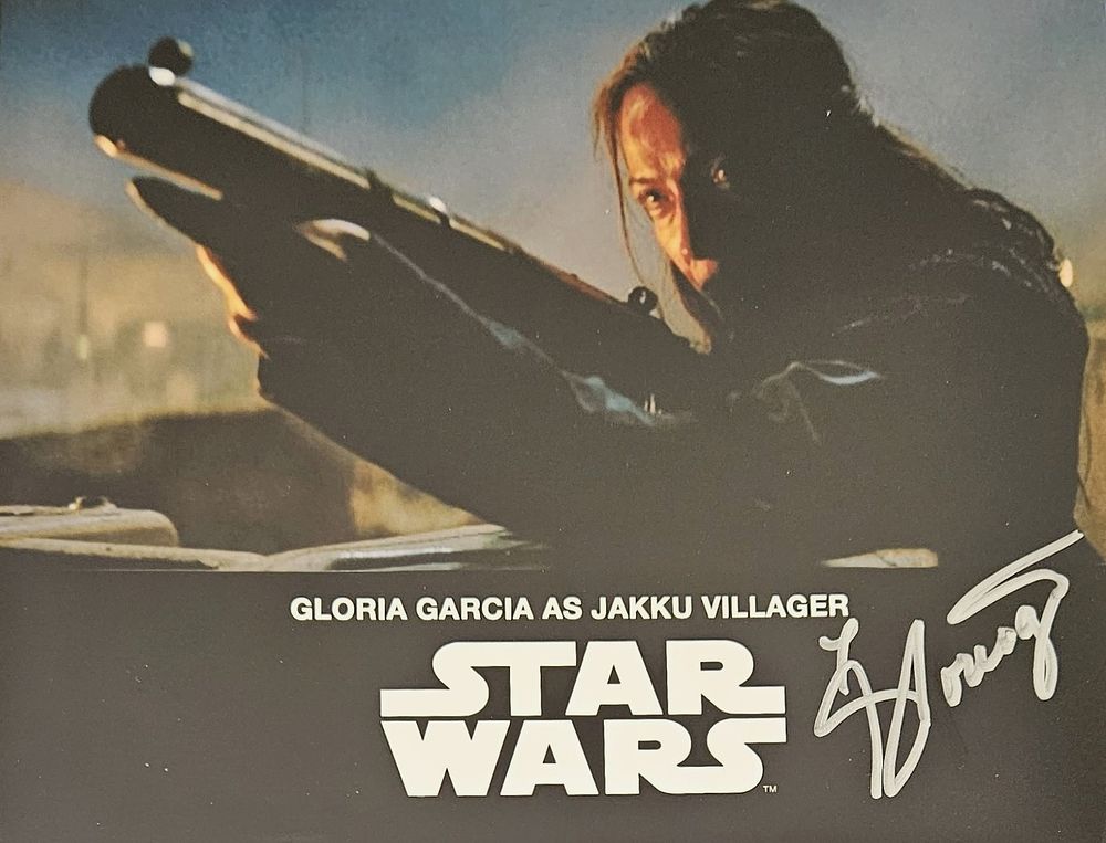 Lot 418: Gloria Garcia signed 10x8 inch colour photo as...