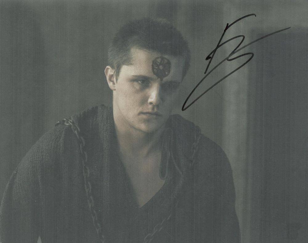 Lot 443: Eugene Simon signed 10x8 inch colour photo. Good...