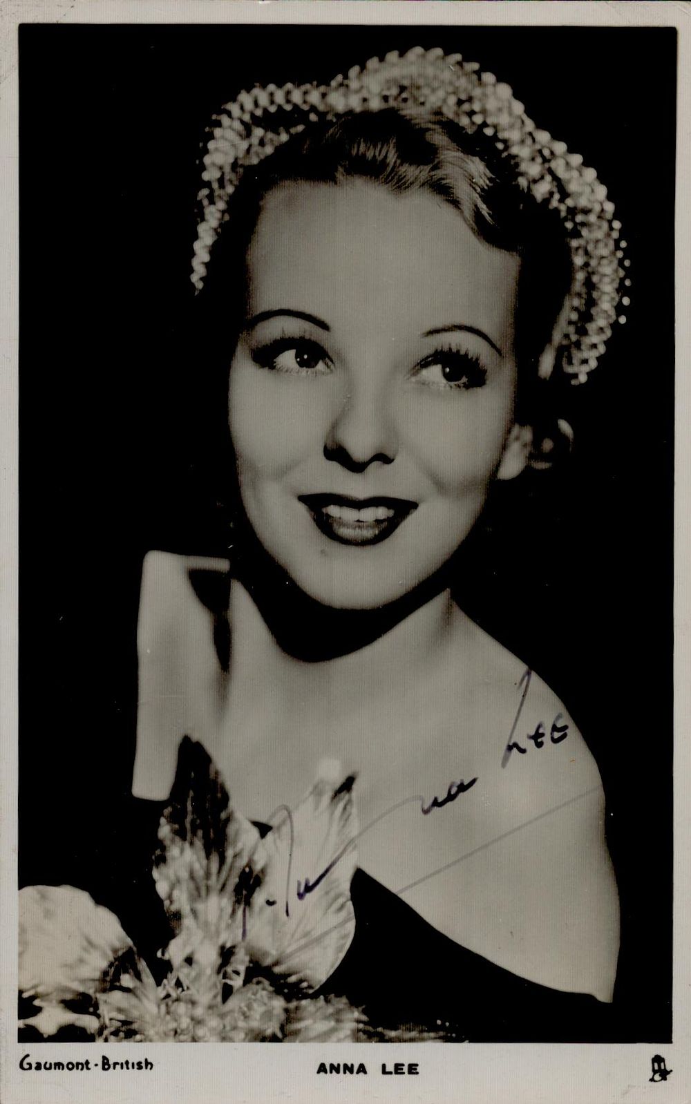 Lot 488: Anna Lee signed 5.5x3.5 inch promo vintage black...