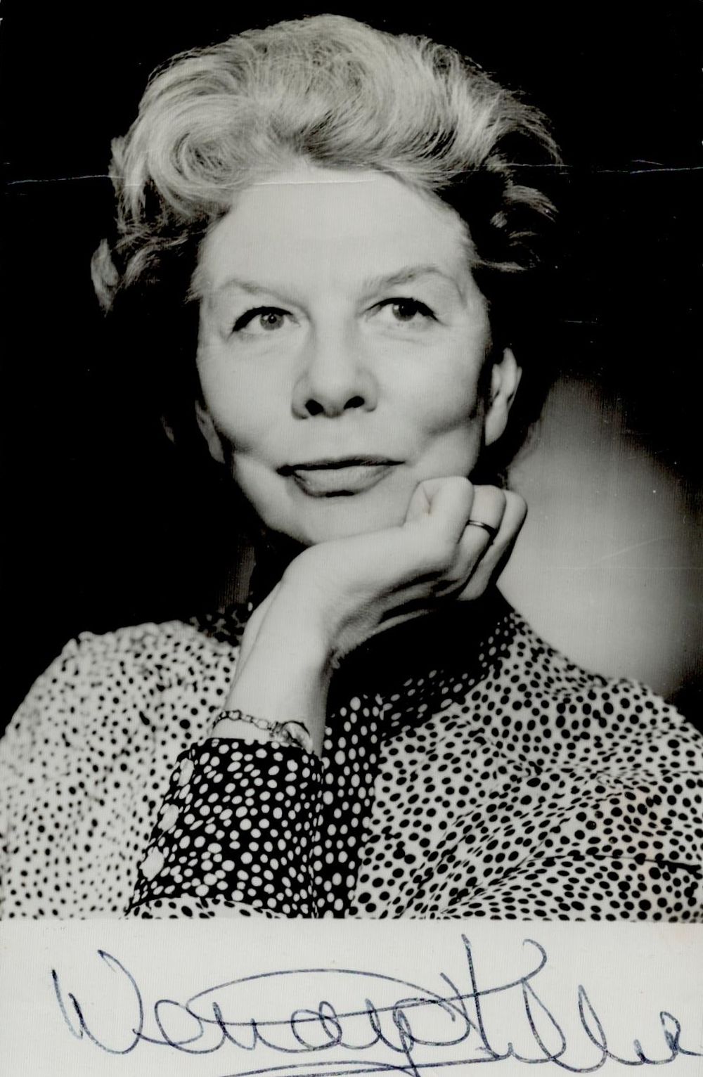 Lot 493: Dame Wendy Hiller signed 5.5x3.5 inch black &...