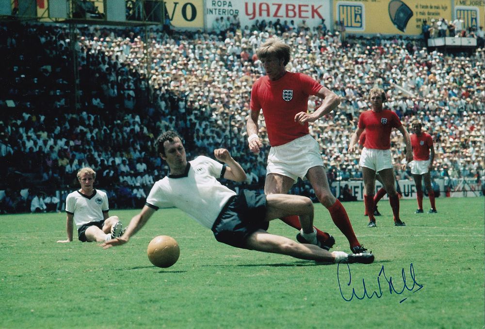 Lot 517: Autographed COLIN BELL 12 x 8 photo :...