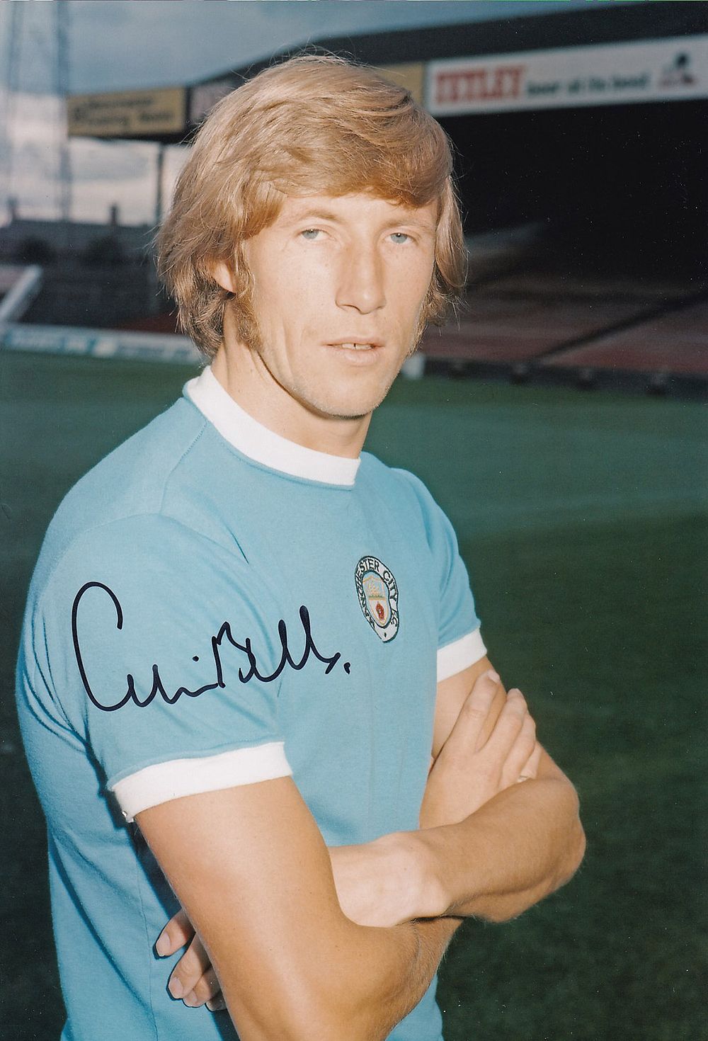 Lot 525: Autographed COLIN BELL 12 x 8 photo :...