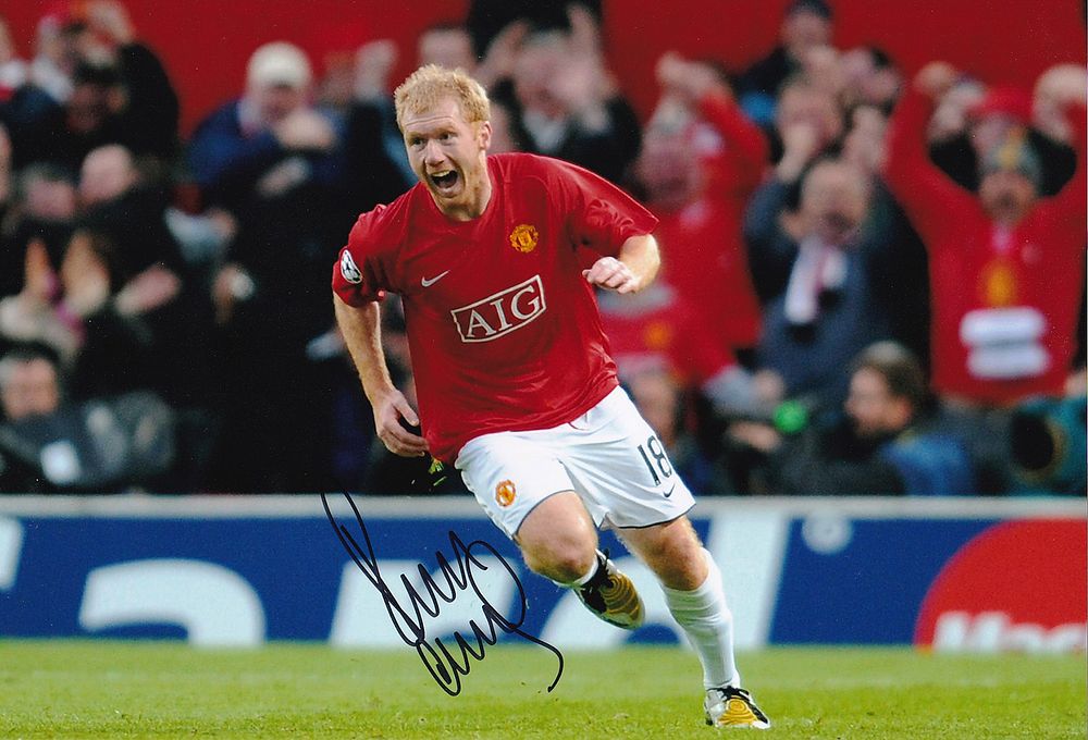 Lot 526: Autographed PAUL SCHOLES 12 x 8 photo :...