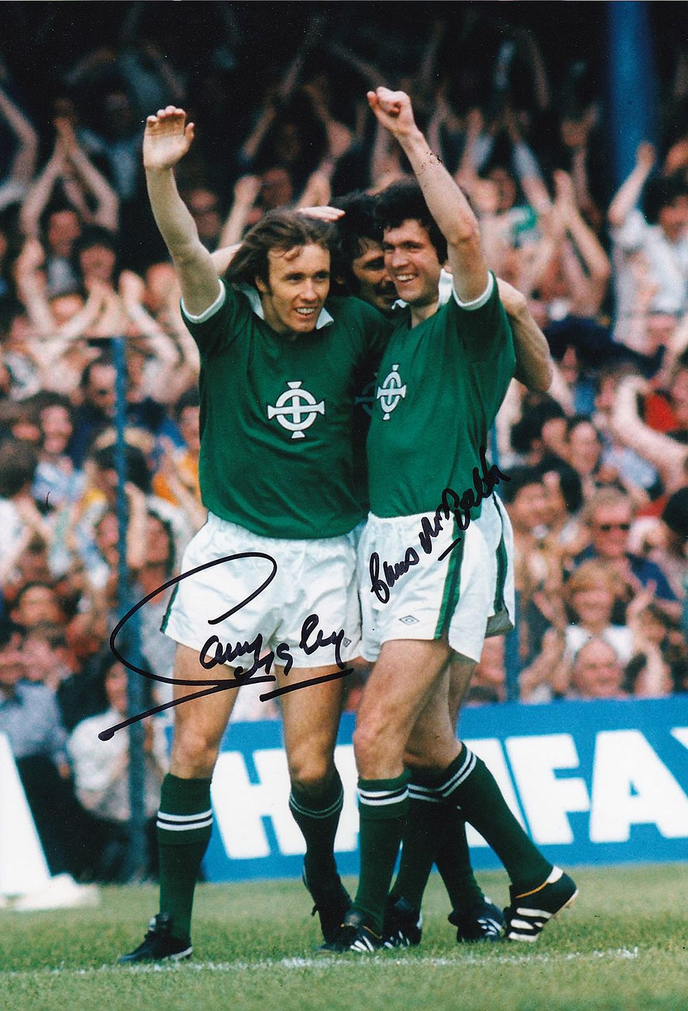Lot 528: Autographed NORTHERN IRELAND 12 x 8 photo :...