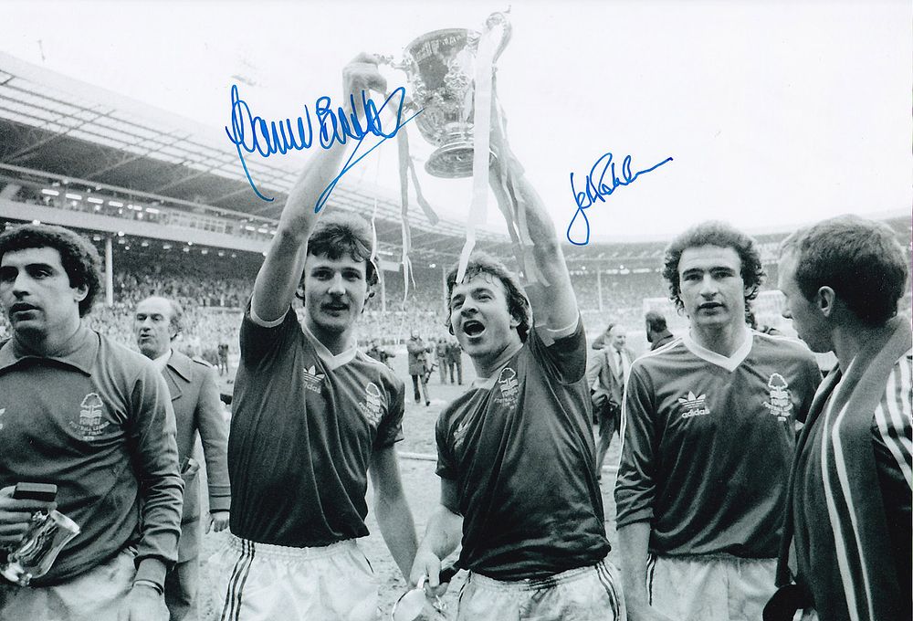 Lot 529: Autographed NOTTINGHAM FOREST 12 x 8 photo :...