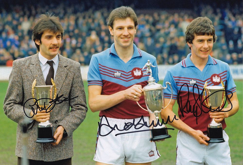 Lot 534: Autographed WEST HAM UNITED 12 x 8 photo...